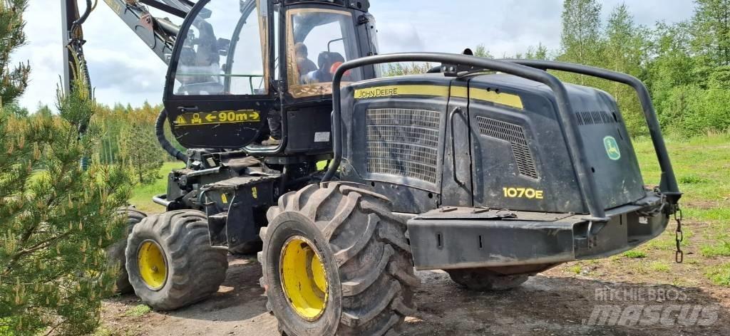 John Deere 1070 E Harversteri