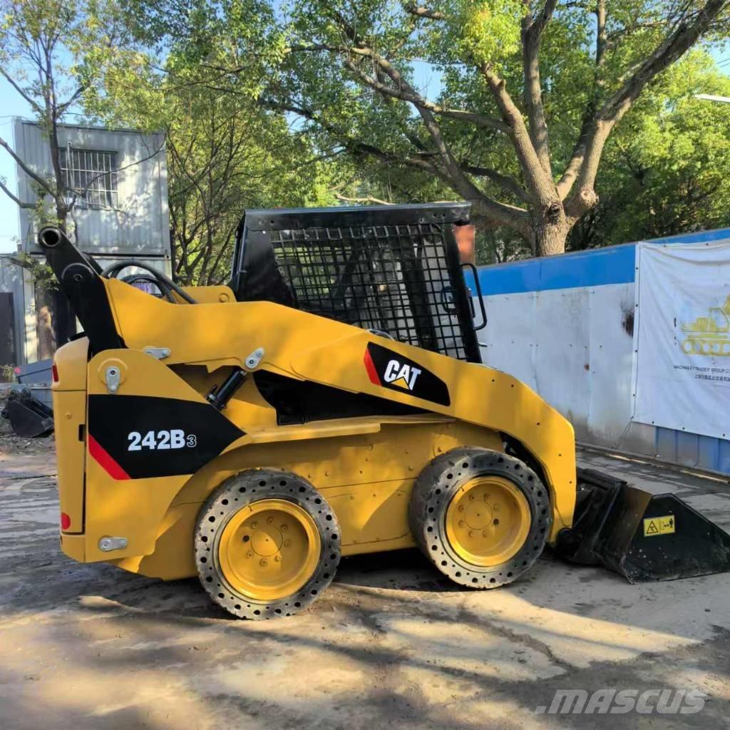 CAT 242 B 3 Skid steer mini utovarivači