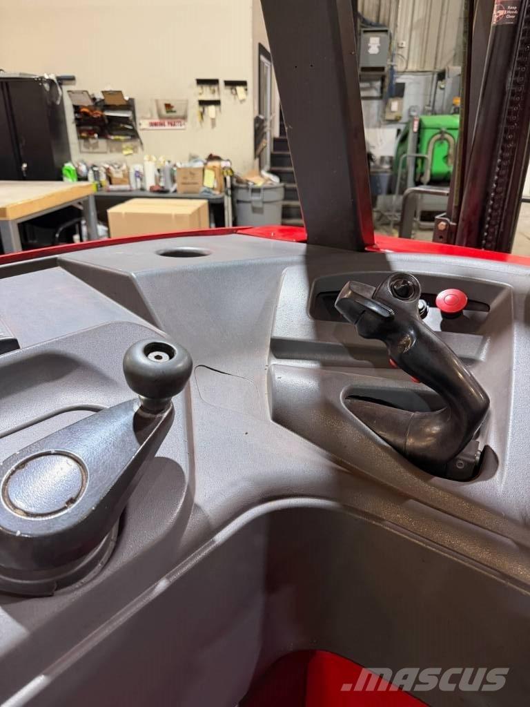 Raymond 410C30TT Viljuškari sa pomičnim stupom