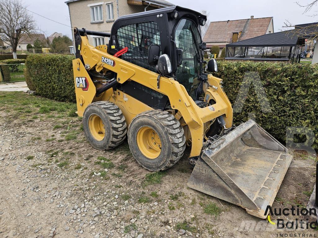 CAT 242 D 3 Skid steer mini utovarivači