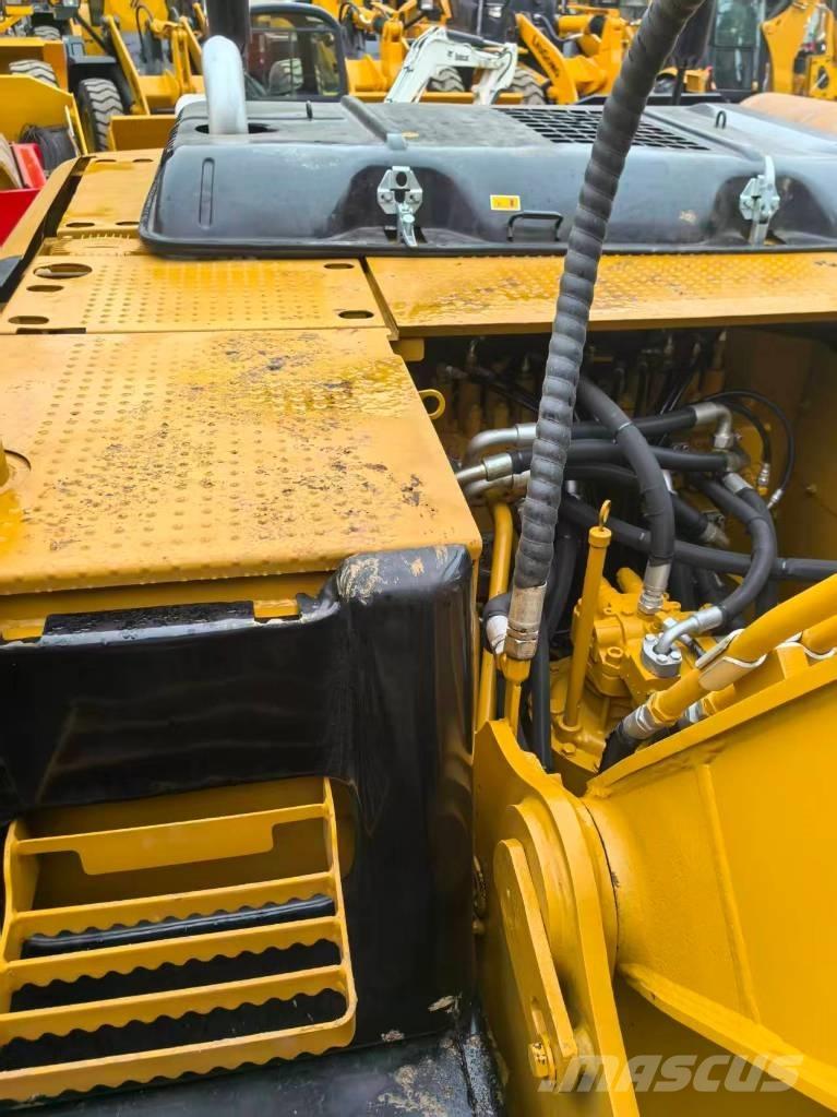 CAT 320D2 Bageri guseničari