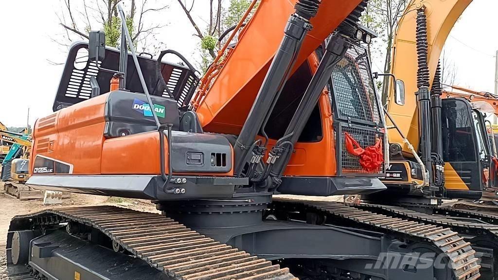 Doosan DX 225 LC Bageri guseničari