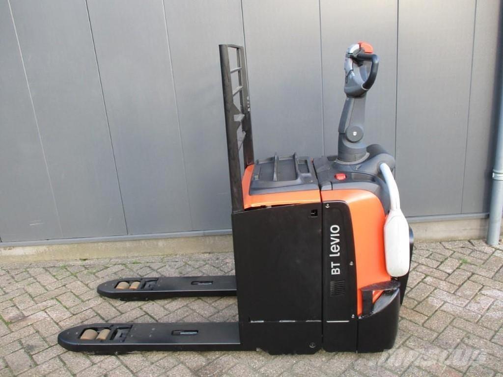 Toyota LPE250 Nisko podizni električni viljuškar sa stajalištom