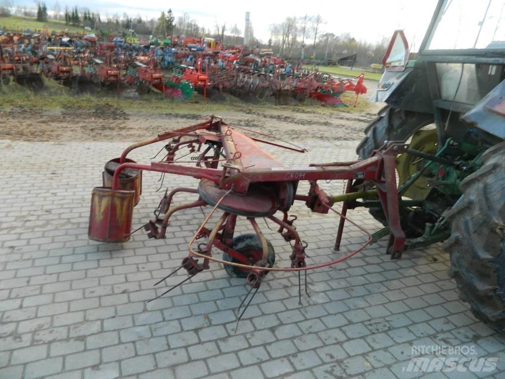 JF CR 320 Okretači i sakupljači sena