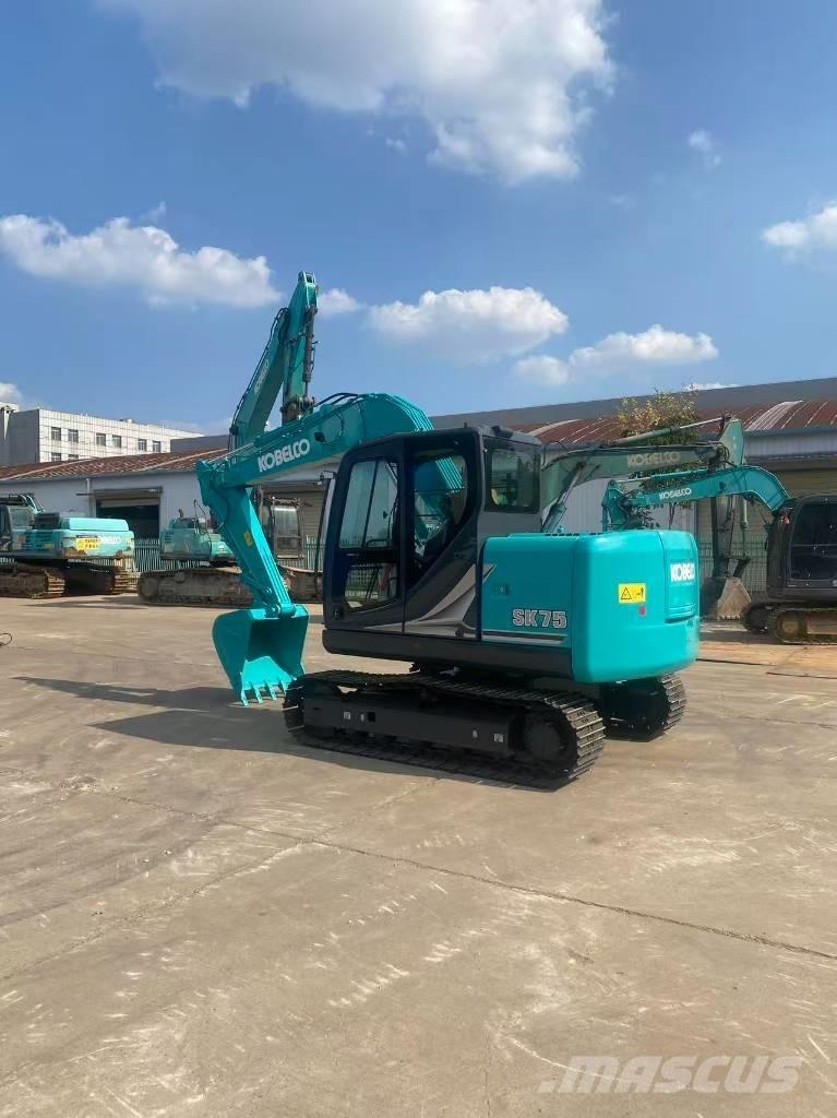 Kobelco SK75-11 Bageri guseničari
