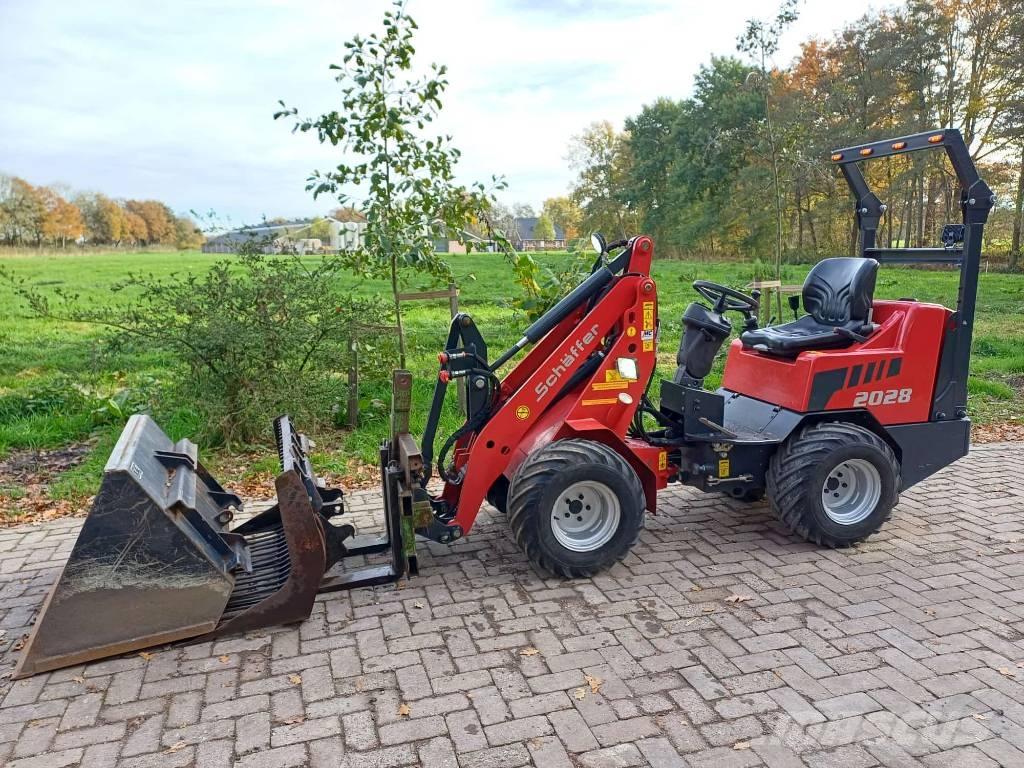 Schäffer 2028 Višenamenski utovarivači