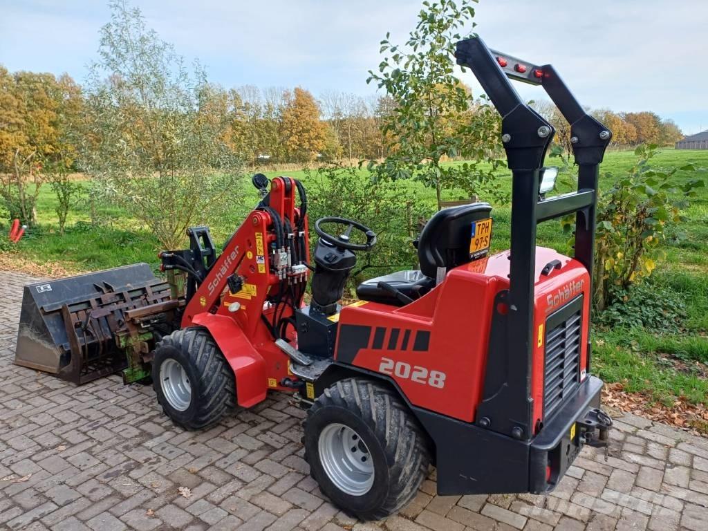 Schäffer 2028 Višenamenski utovarivači