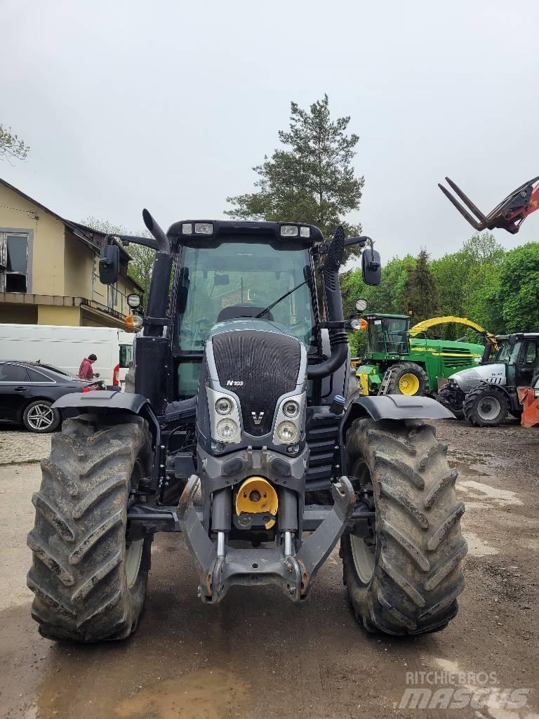 Valtra N 104 Traktori