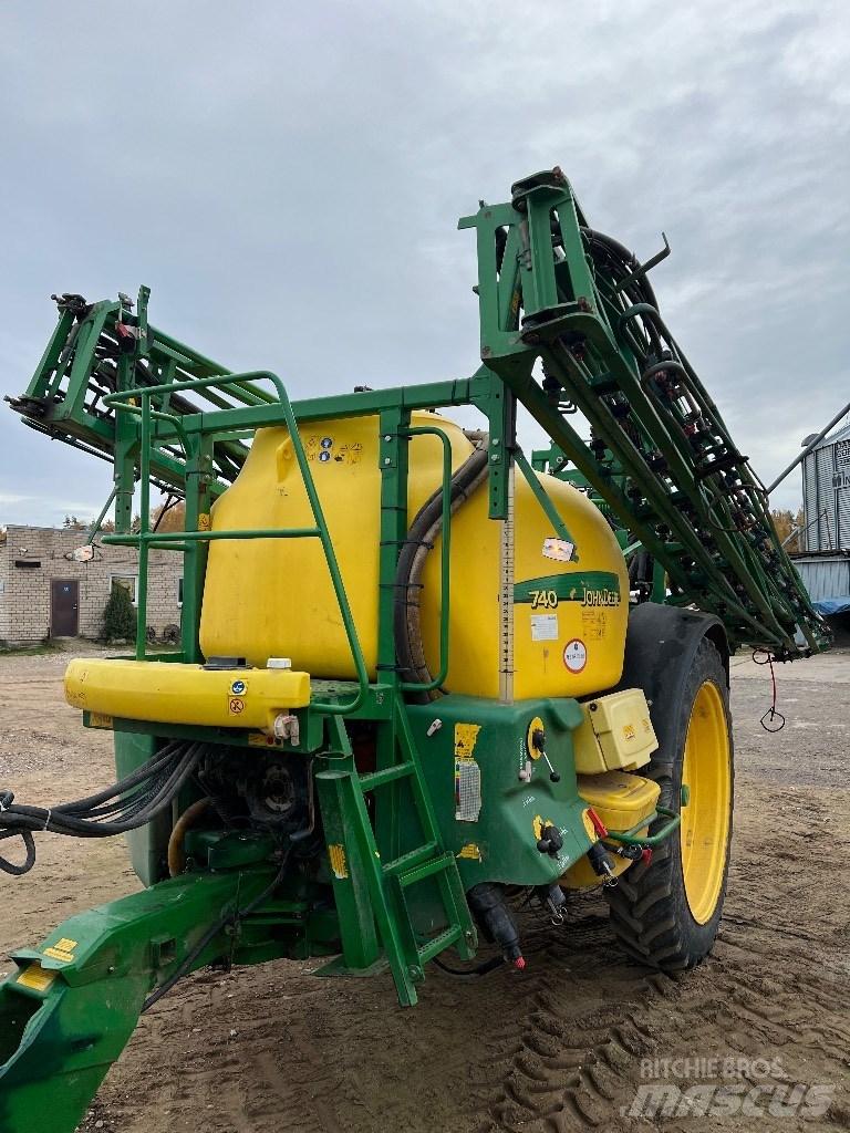 John Deere 740 Vučene prskalice