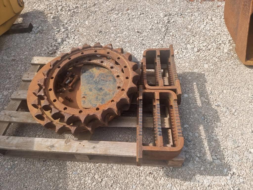 CAT 320 D FOR PARTS Bageri guseničari
