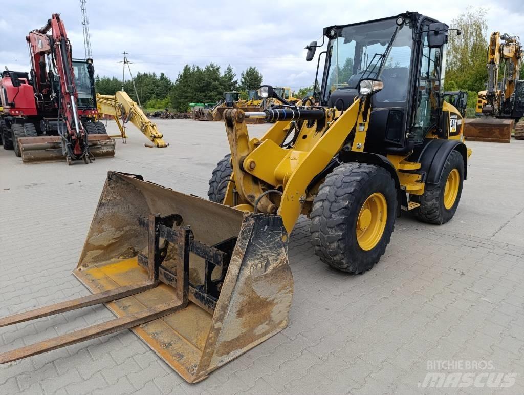CAT 908M Utovarivači na točkove