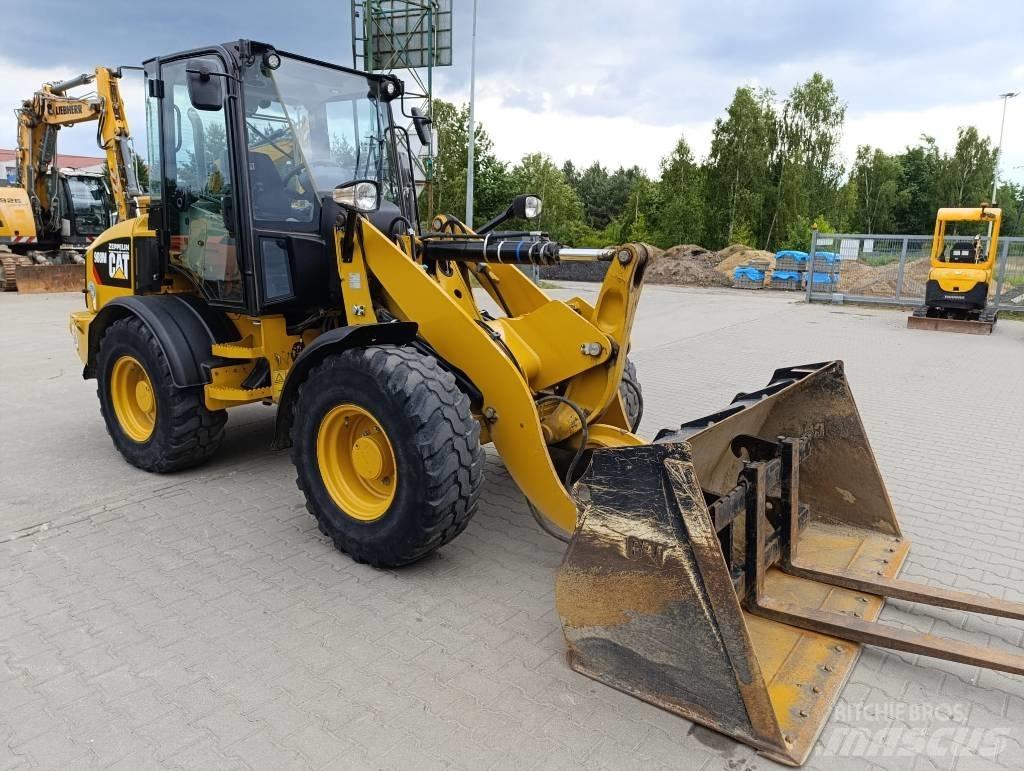 CAT 908M Utovarivači na točkove
