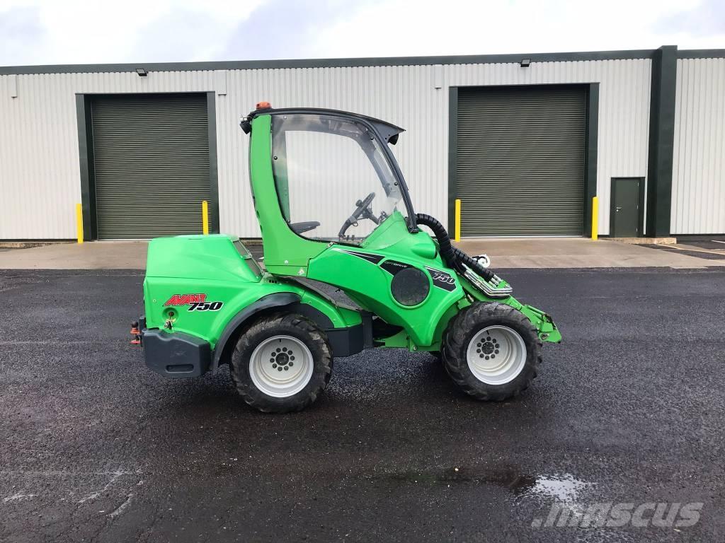 Avant 750 Višenamenski utovarivači