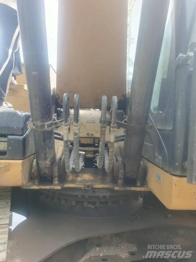 CAT 320 D2 Bageri guseničari