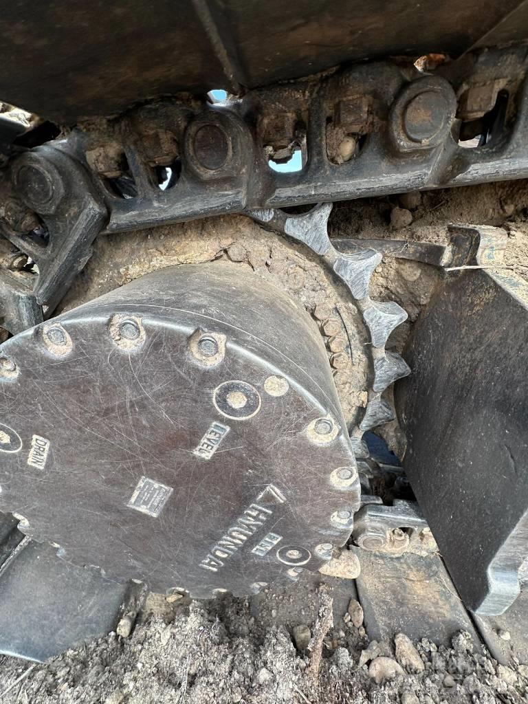 Hyundai HX 260 L Bageri guseničari