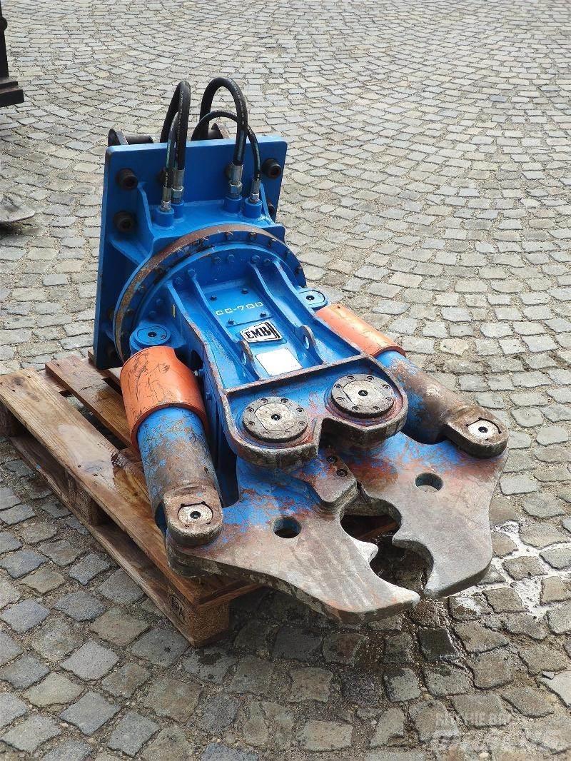  EMB CC700 Makaze