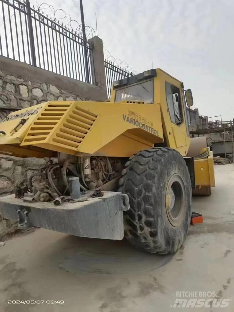 Bomag bw225d-3 Valjci sa jednim bubnjem