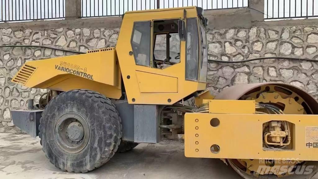 Bomag bw225d-3 Valjci sa jednim bubnjem