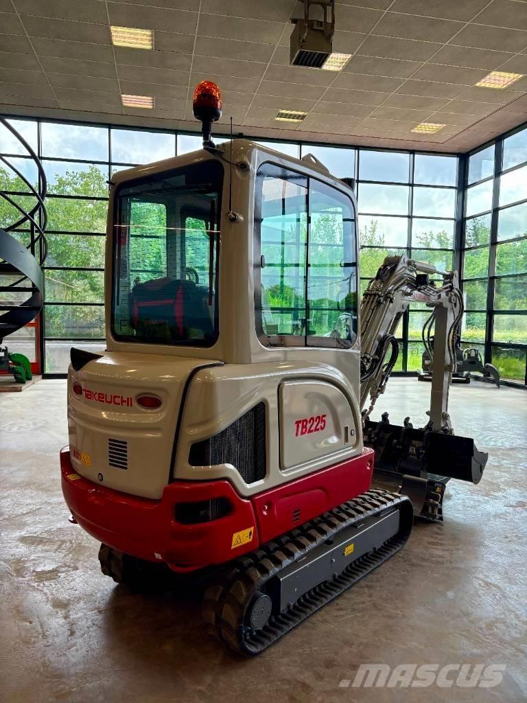 Takeuchi TB 225 Mini bageri < 7t