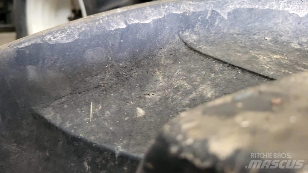 Trelleborg 540/65R30 Gume, točkovi i felne