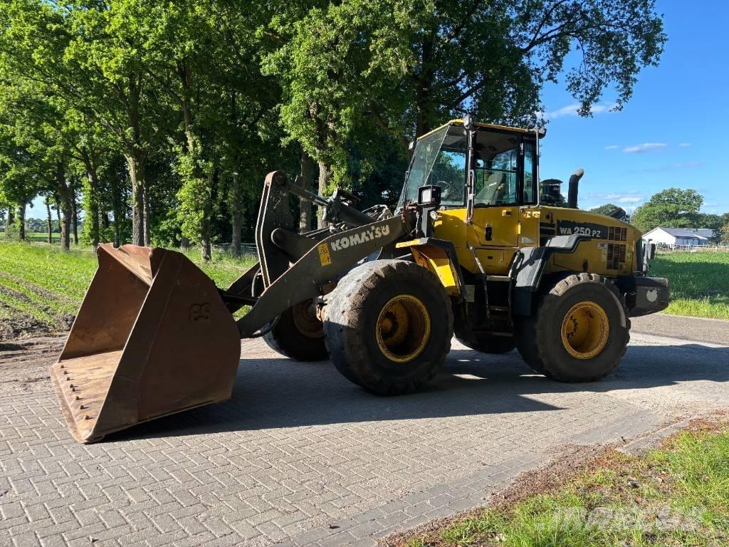 Komatsu WA250-6 Utovarivači na točkove