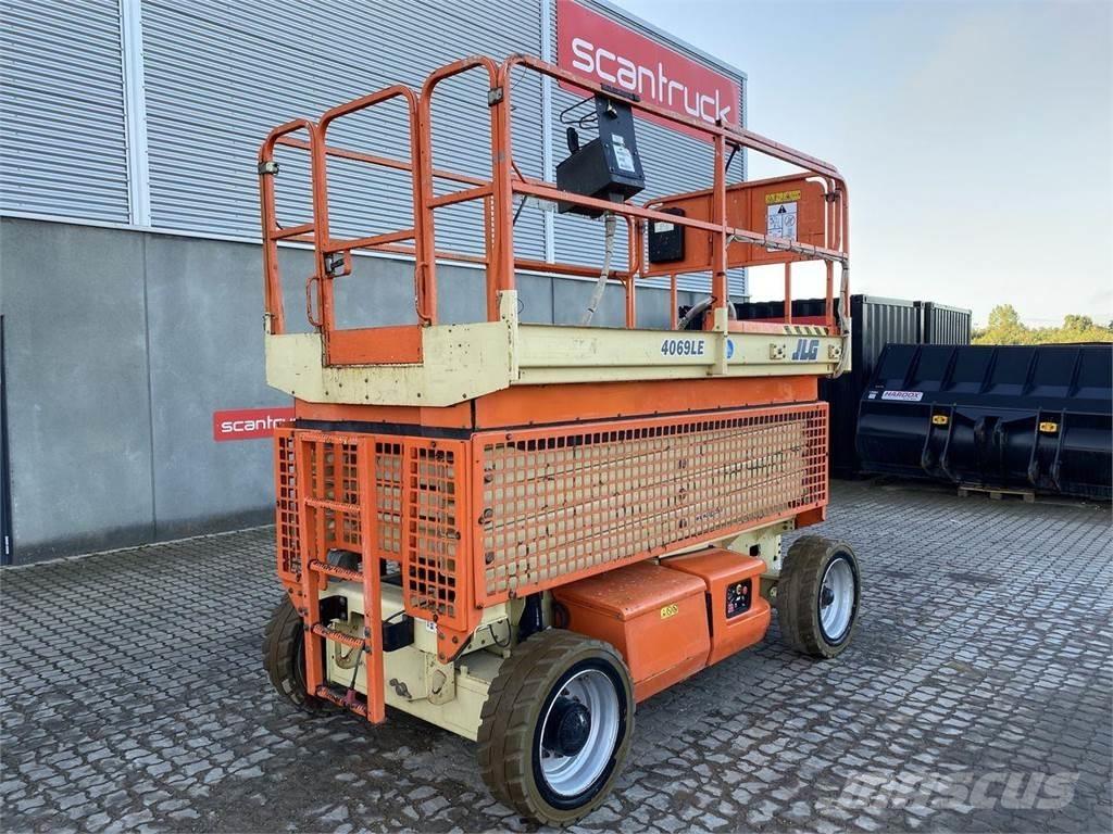 JLG 4069 Makazaste platforme