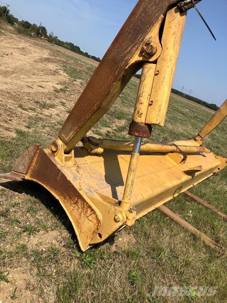 CAT 825 C Nabijači zemlje