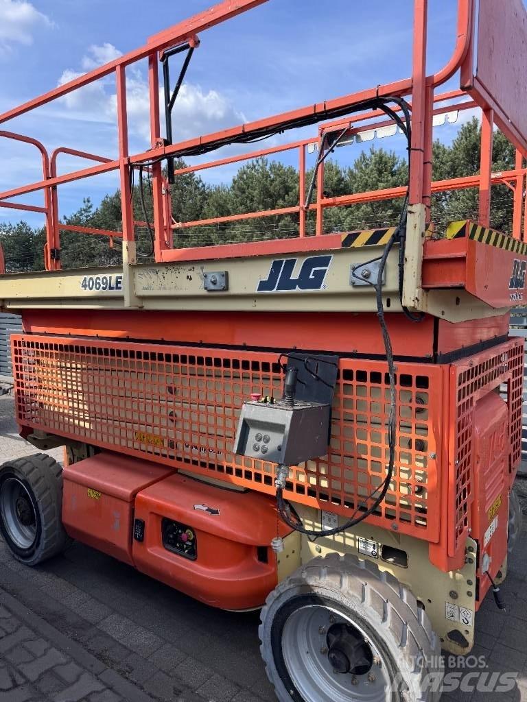 JLG 4069 Makazaste platforme