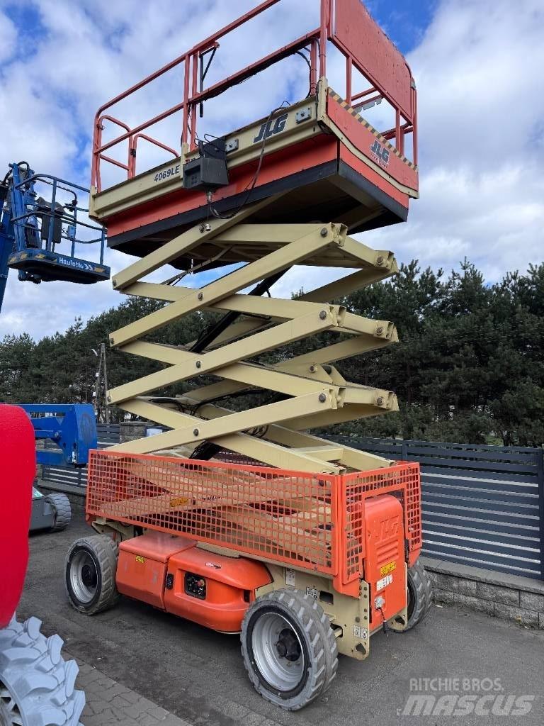 JLG 4069 Makazaste platforme