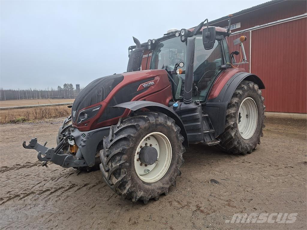 Valtra T154 Versu Traktori