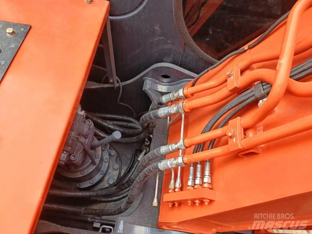 Hitachi ZX120-6 Bageri guseničari