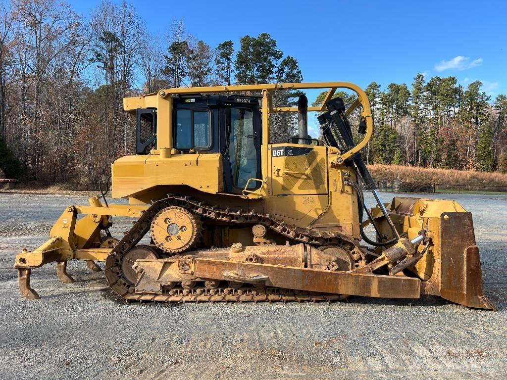 CAT D 6 T XL Buldožeri guseničari