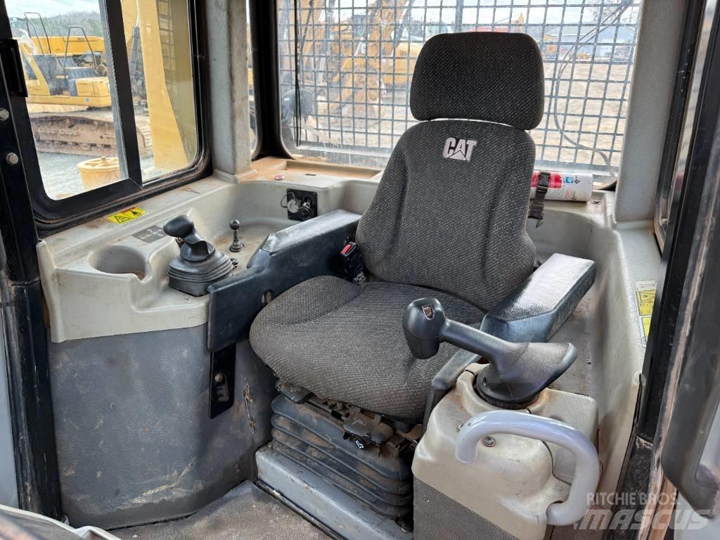 CAT D 6 T XL Buldožeri guseničari