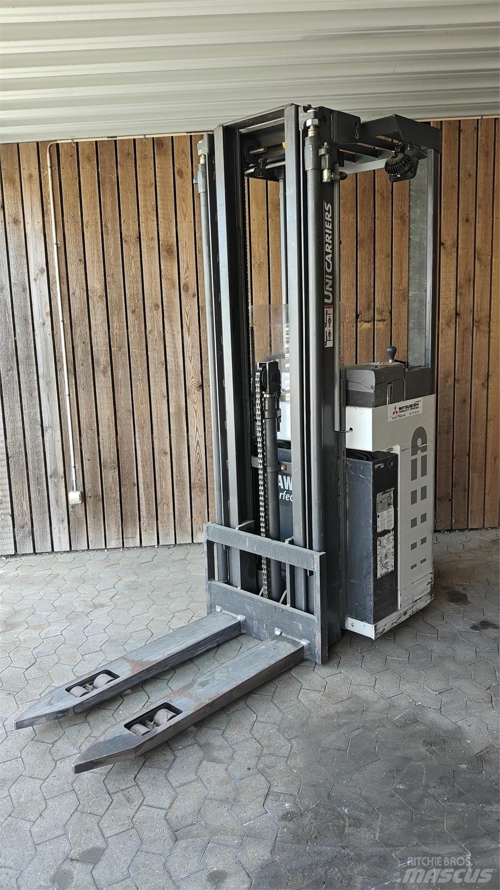 Atlet AJN160 Nisko podizni električni viljuškar sa stajalištom