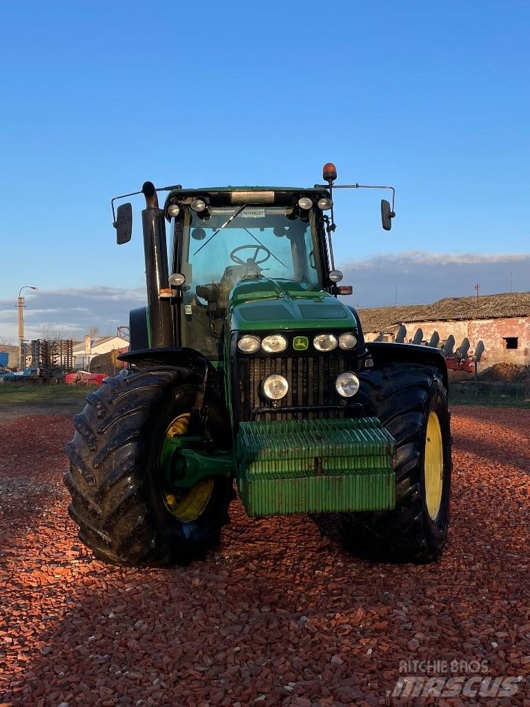 John Deere 8230 Traktori