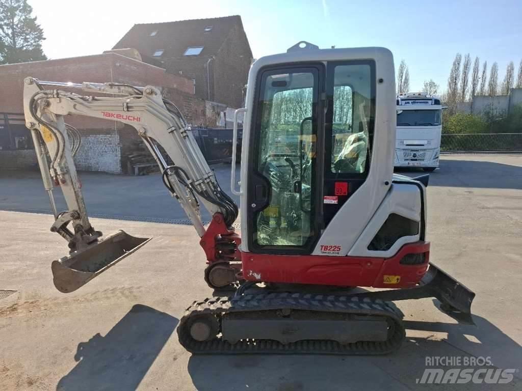 Takeuchi TB225LSA Mini bageri < 7t