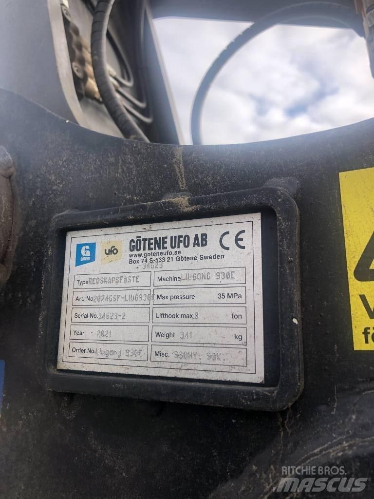 LiuGong CLG930E Bageri guseničari