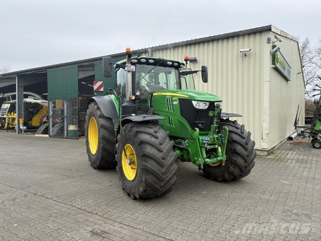 John Deere 6215 R Traktori