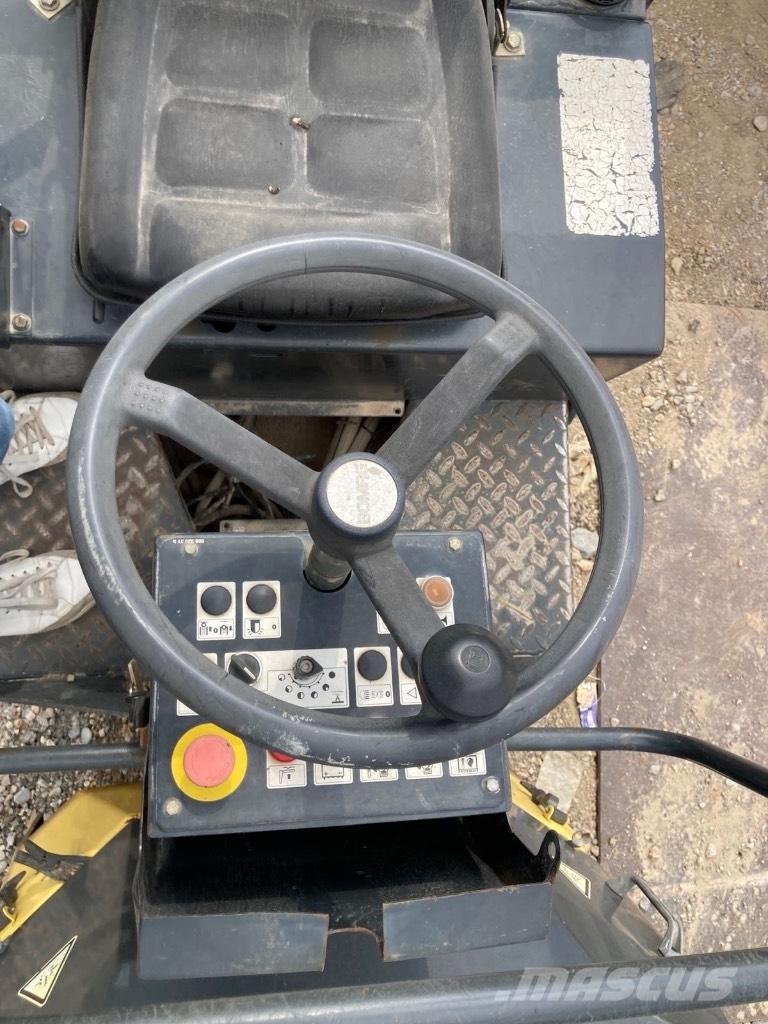 Bomag BW 100 AD-3 Valjci sa duplim bubnjem