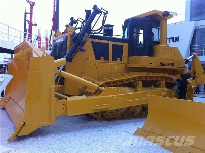 Komatsu d65ex-16 Buldožeri guseničari