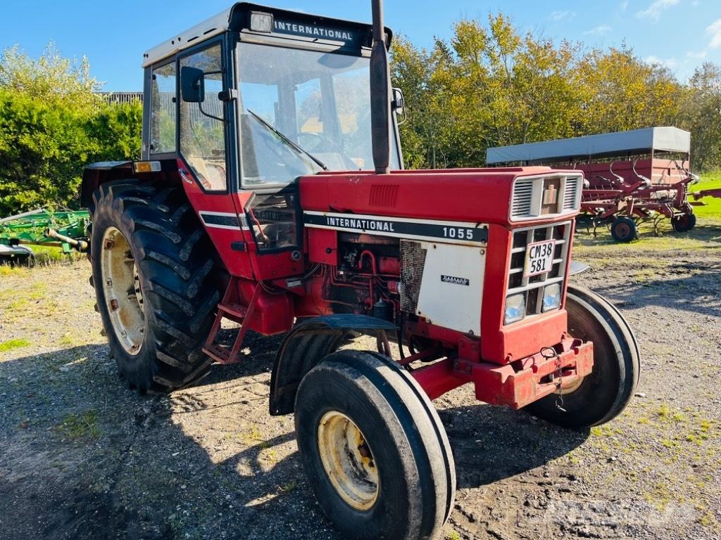 International 1055 Traktori