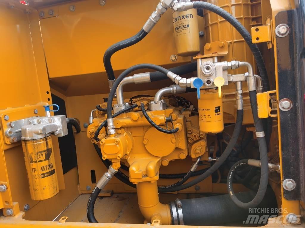 CAT 320 D2 Bageri guseničari