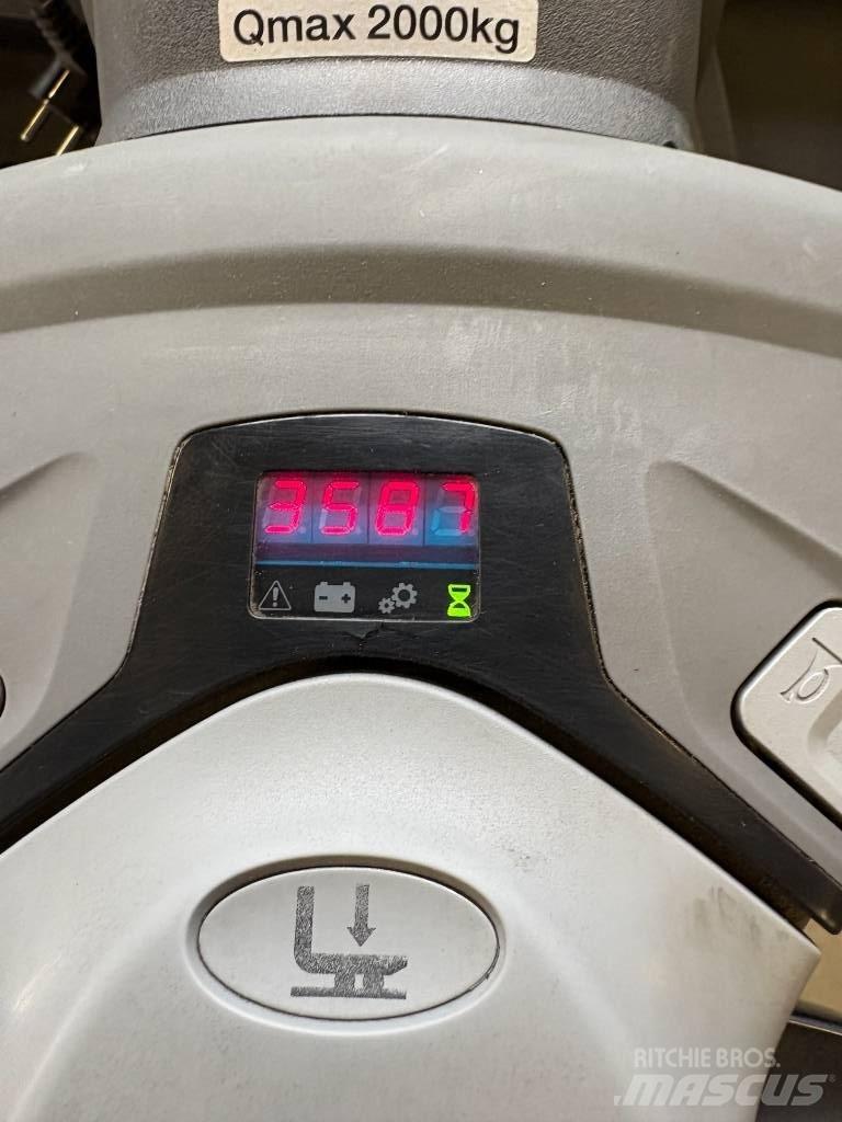 Cesab P 320 Nisko podizni električni viljuškar sa stajalištom