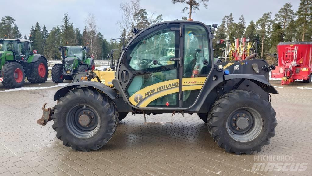 New Holland TH 7.42 Teleskopski viljuškari