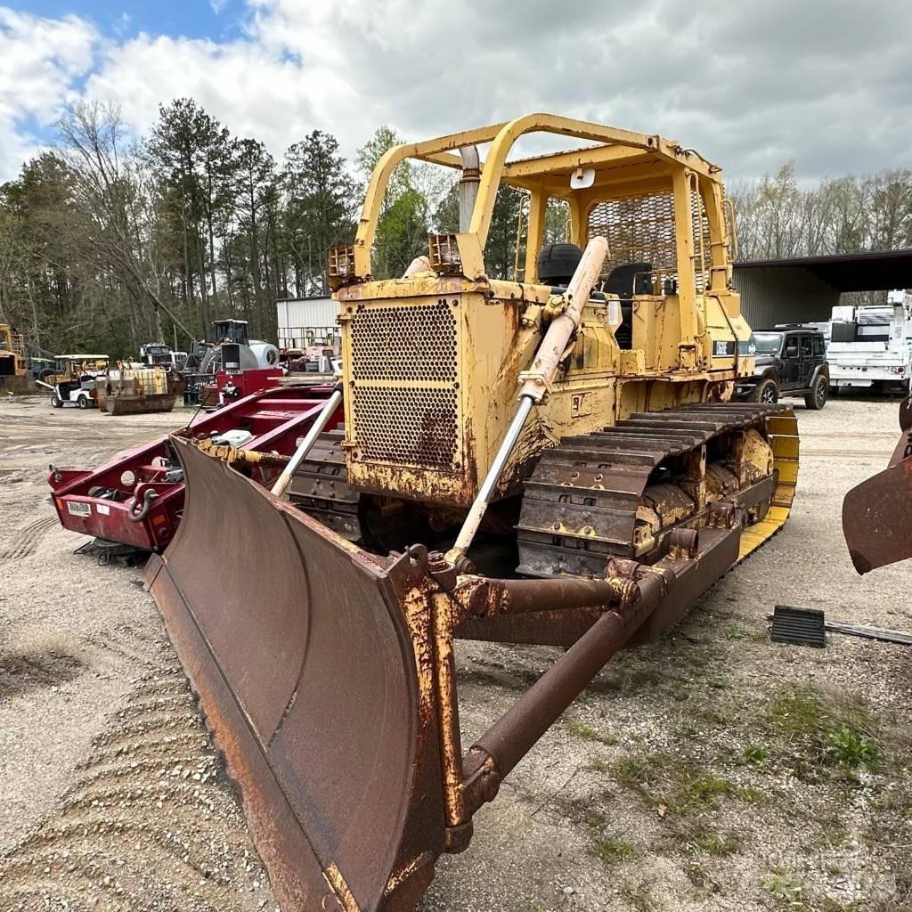 Komatsu D 68 E-1 Buldožeri guseničari