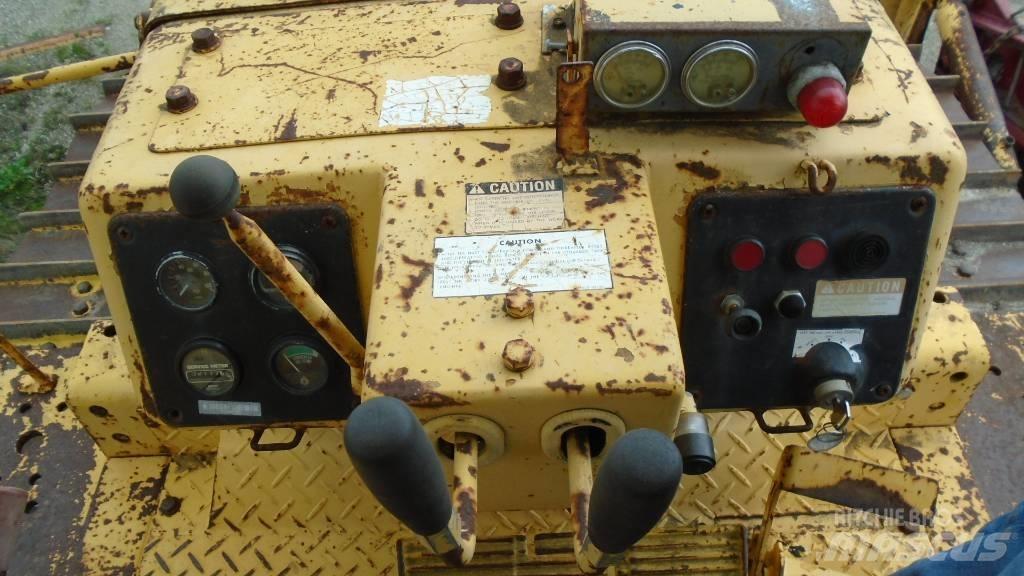 Komatsu D 68 E-1 Buldožeri guseničari