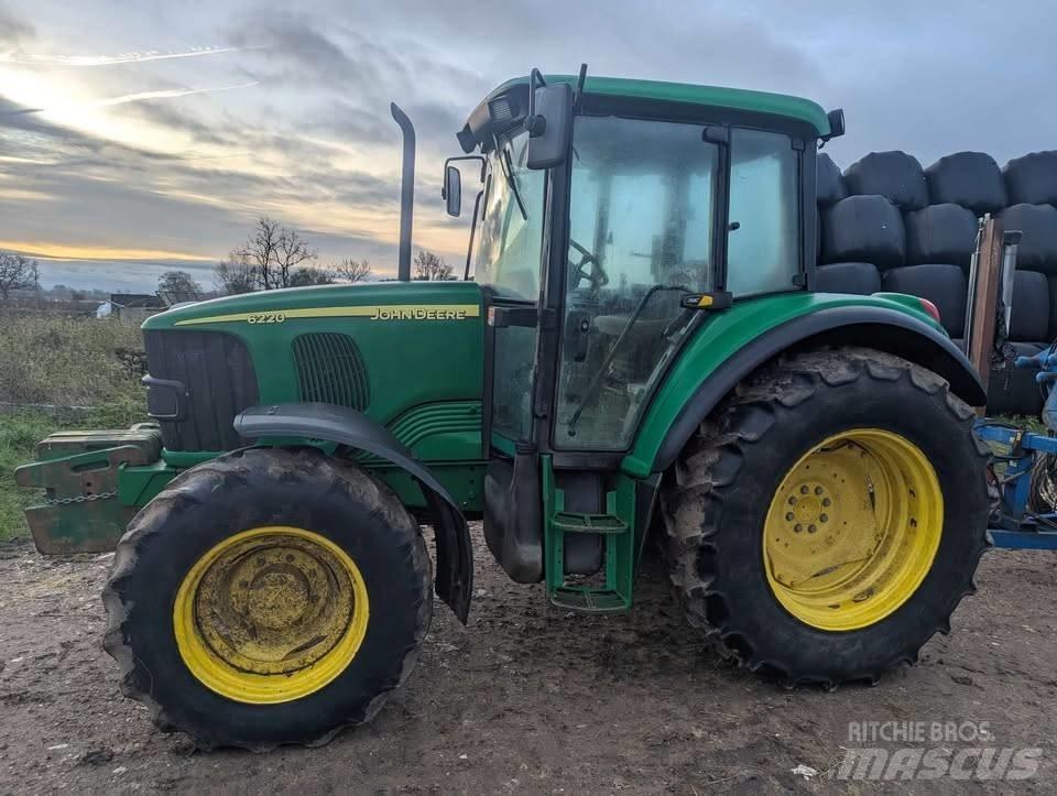 John Deere 6220 SE Traktori