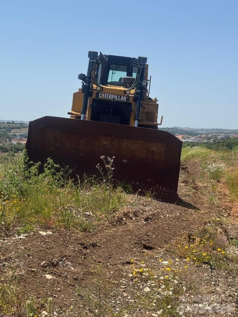 CAT D 6 T XL Buldožeri guseničari
