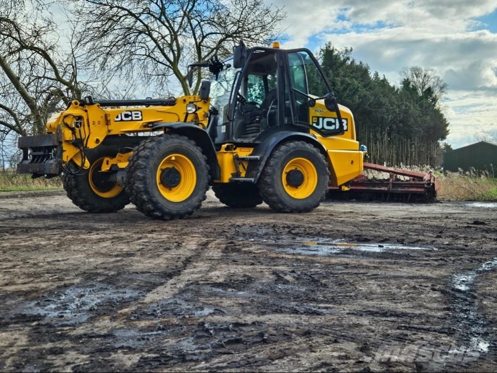 JCB TM 320 S Poljoprivredni teleskopski utovarivači