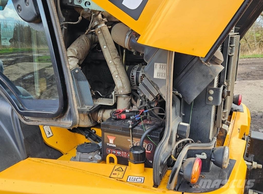 JCB TM 320 S Poljoprivredni teleskopski utovarivači
